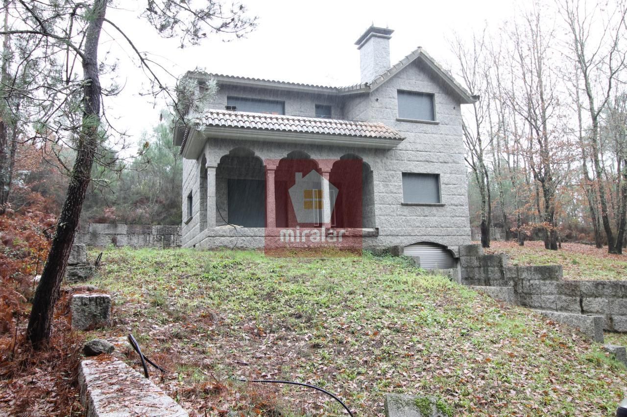 Vista exterior de Casa o xalet en venda en Salvaterra de Miño amb Jardí privat