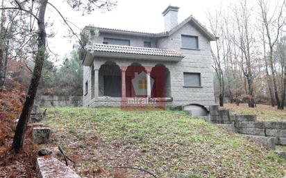 Vista exterior de Casa o xalet en venda en Salvaterra de Miño amb Jardí privat