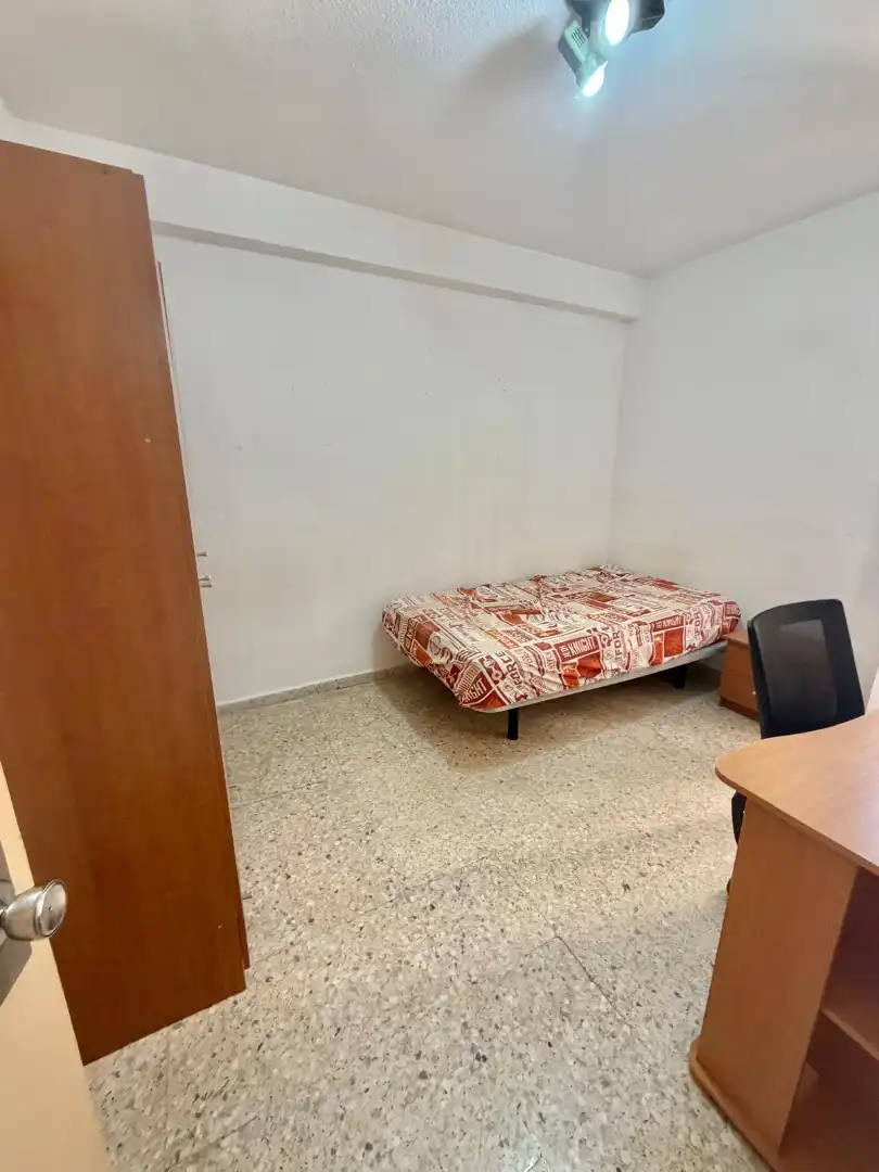 Dormitori de Pis en venda en Jaén amb Aire condicionat, Moblat i Balcó