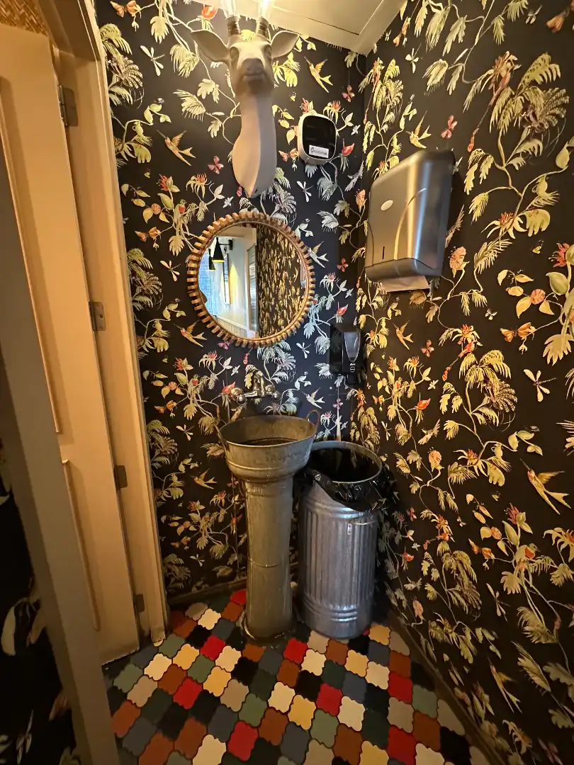Baño de Local en traspaso en Madrid con Aire acondicionado y Amueblado