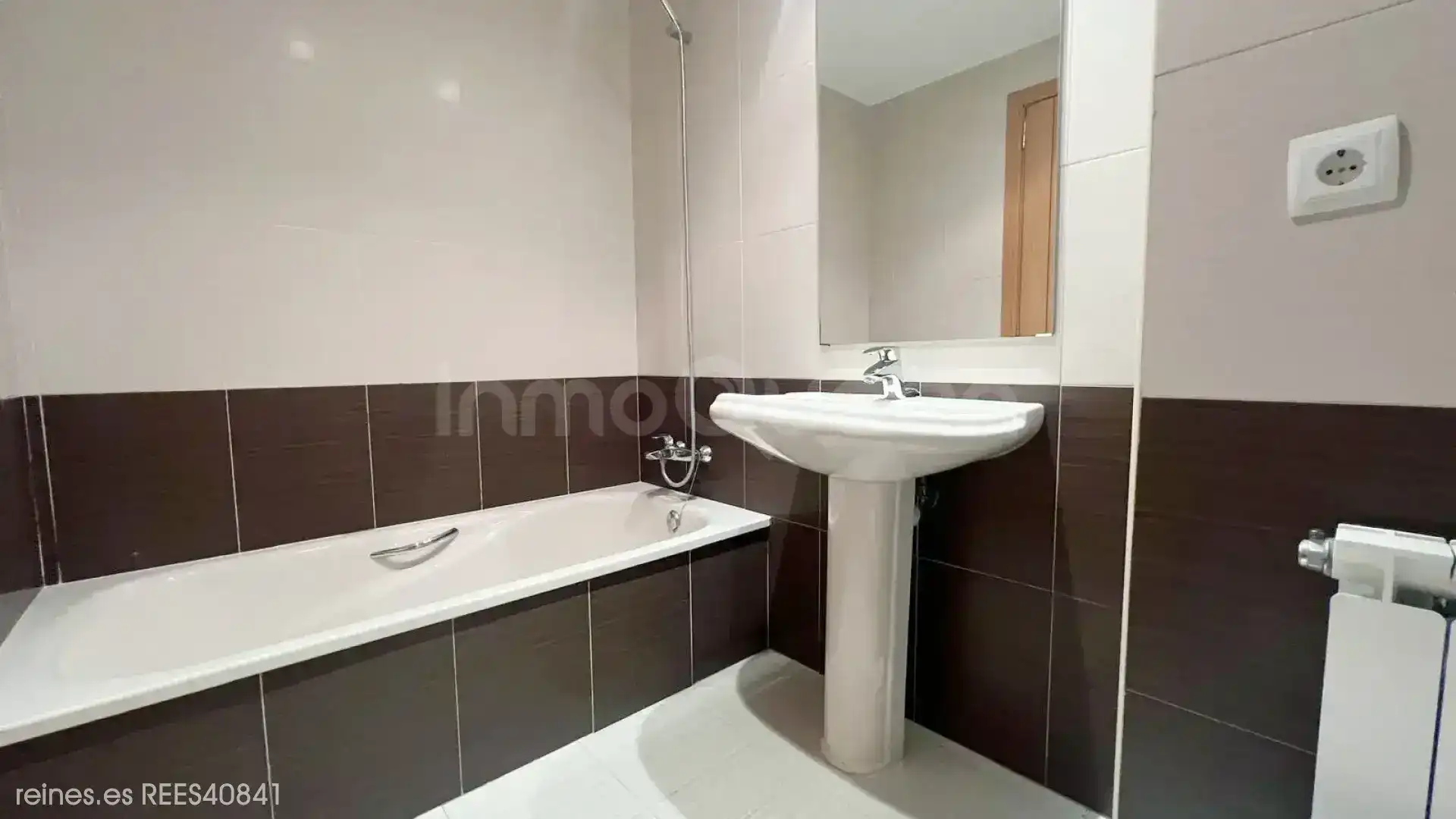 Badezimmer von Wohnungen zur Miete in Siero mit Heizung