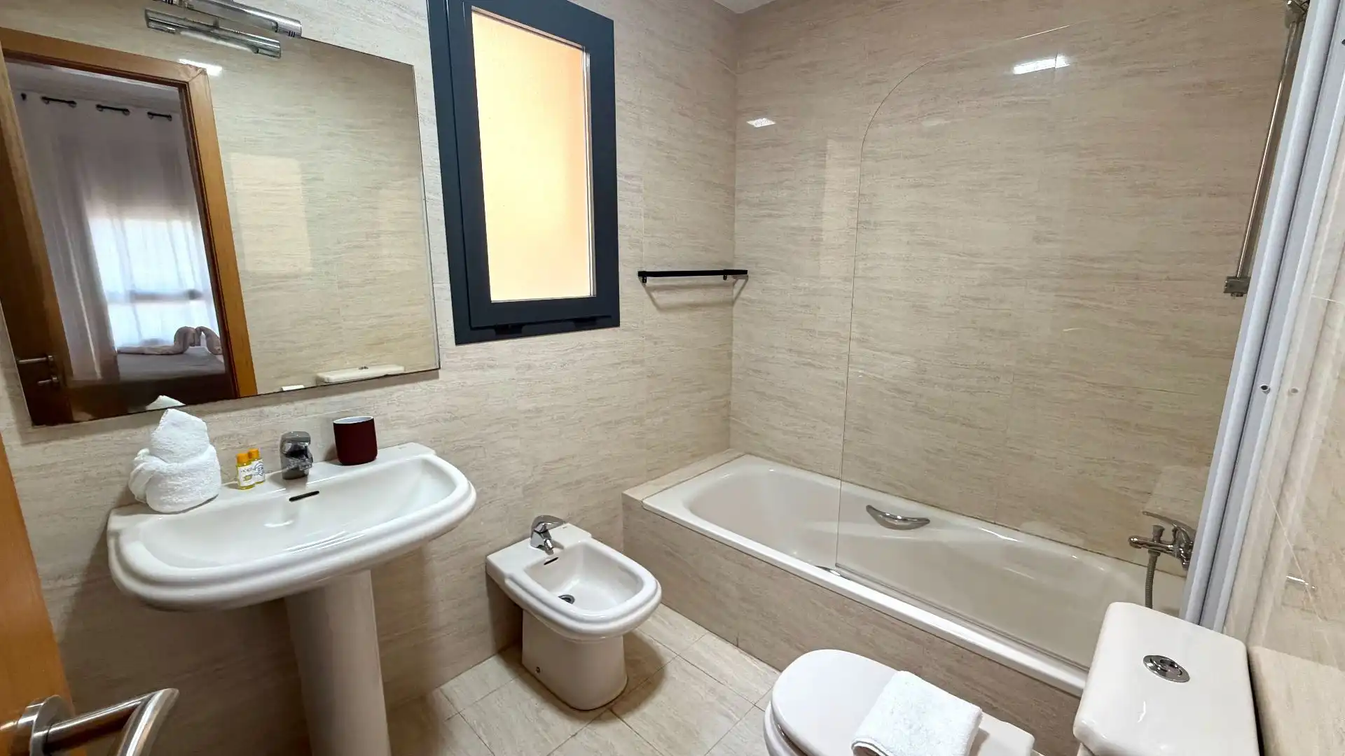 Bathroom of Apartments for rent in Los Boliches 