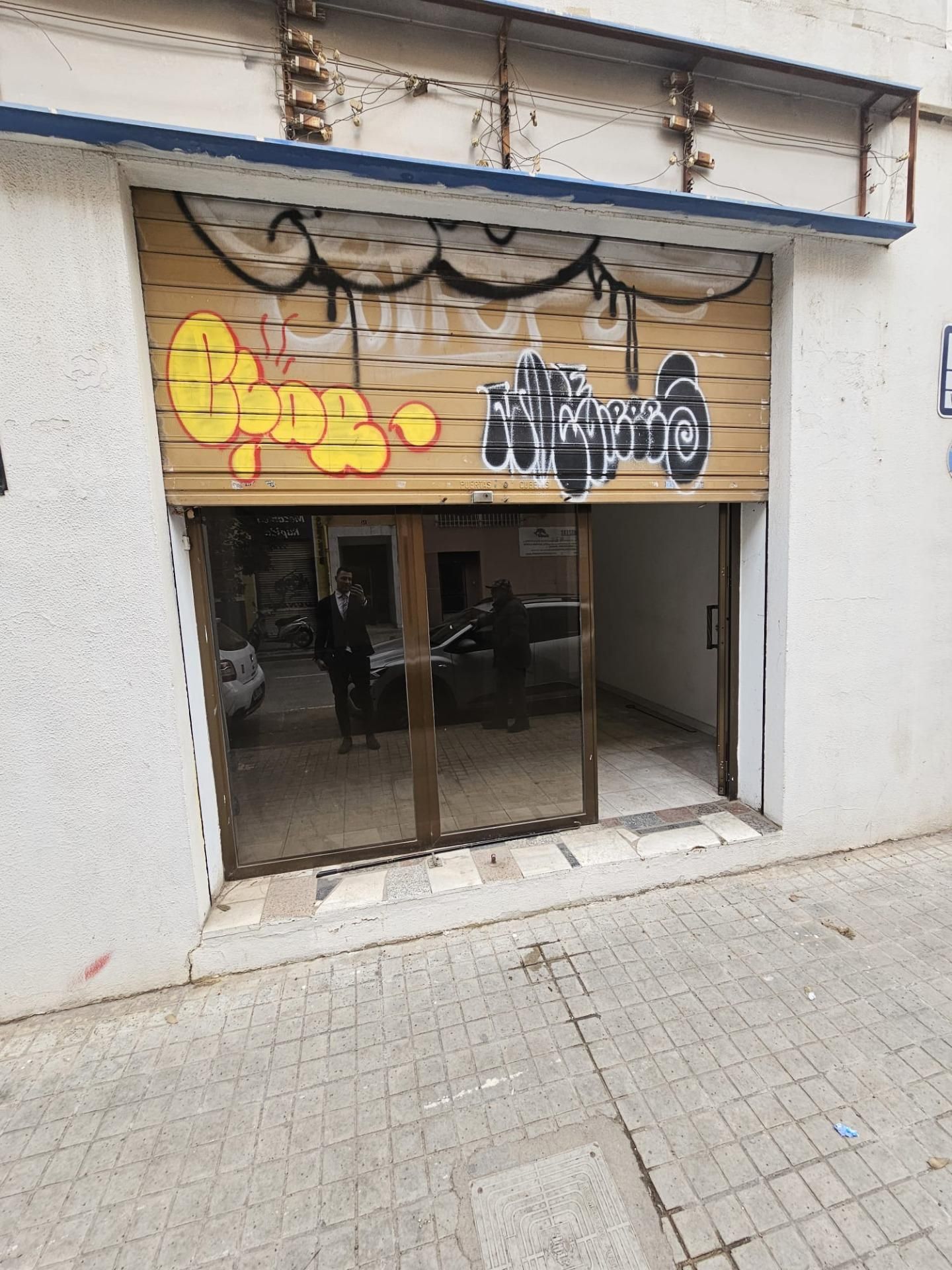 Premises for sale in  Valencia Capital  with Air Conditioner