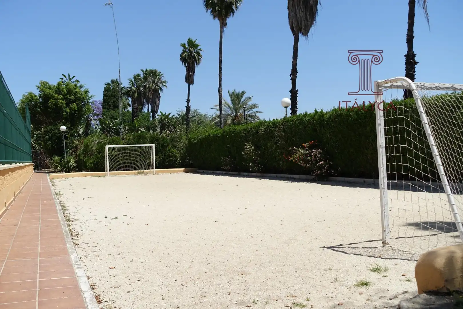 Garten von Einfamilien-Reihenhaus zum Verkauf in San Juan de Aznalfarache mit Klimaanlage, Heizung und Privatgarten