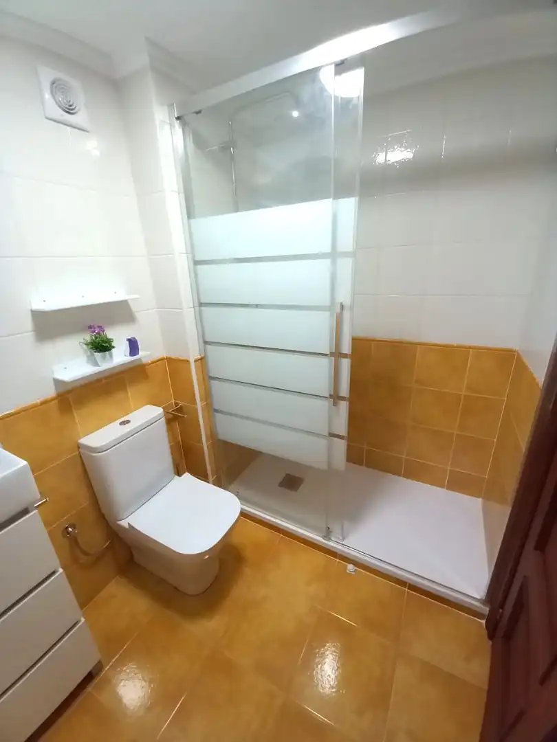 Badezimmer von Wohnung zur Miete in Castro-Urdiales mit Heizung, Terrasse und Möbliert