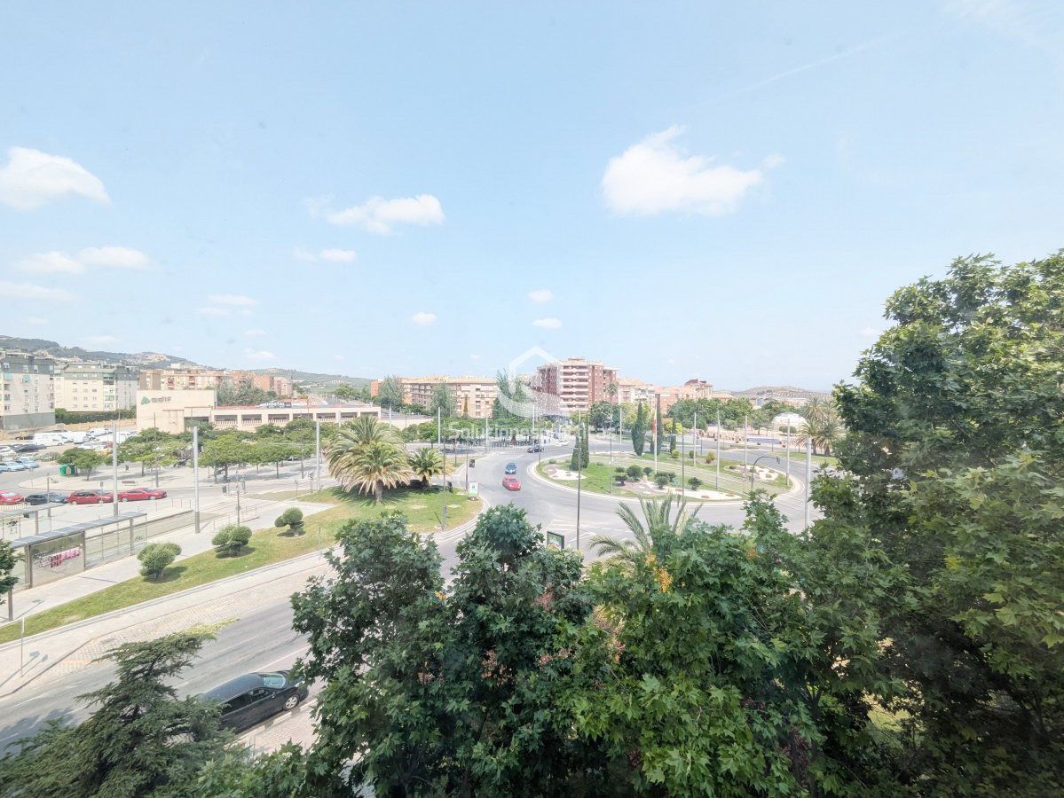 Vista exterior de Apartament de lloguer en  Jaén Capital amb Balcó