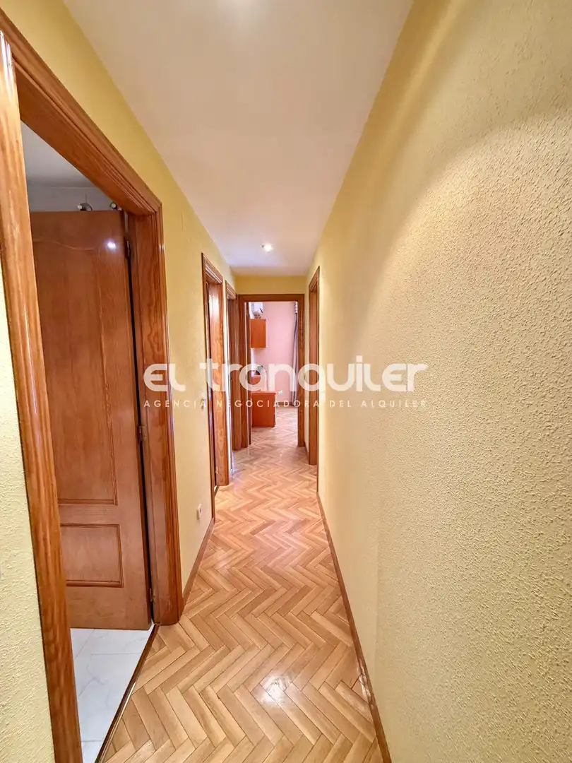 Flat for rent in Madrid  with Air Conditioner, Parquet flooring and Furnished
