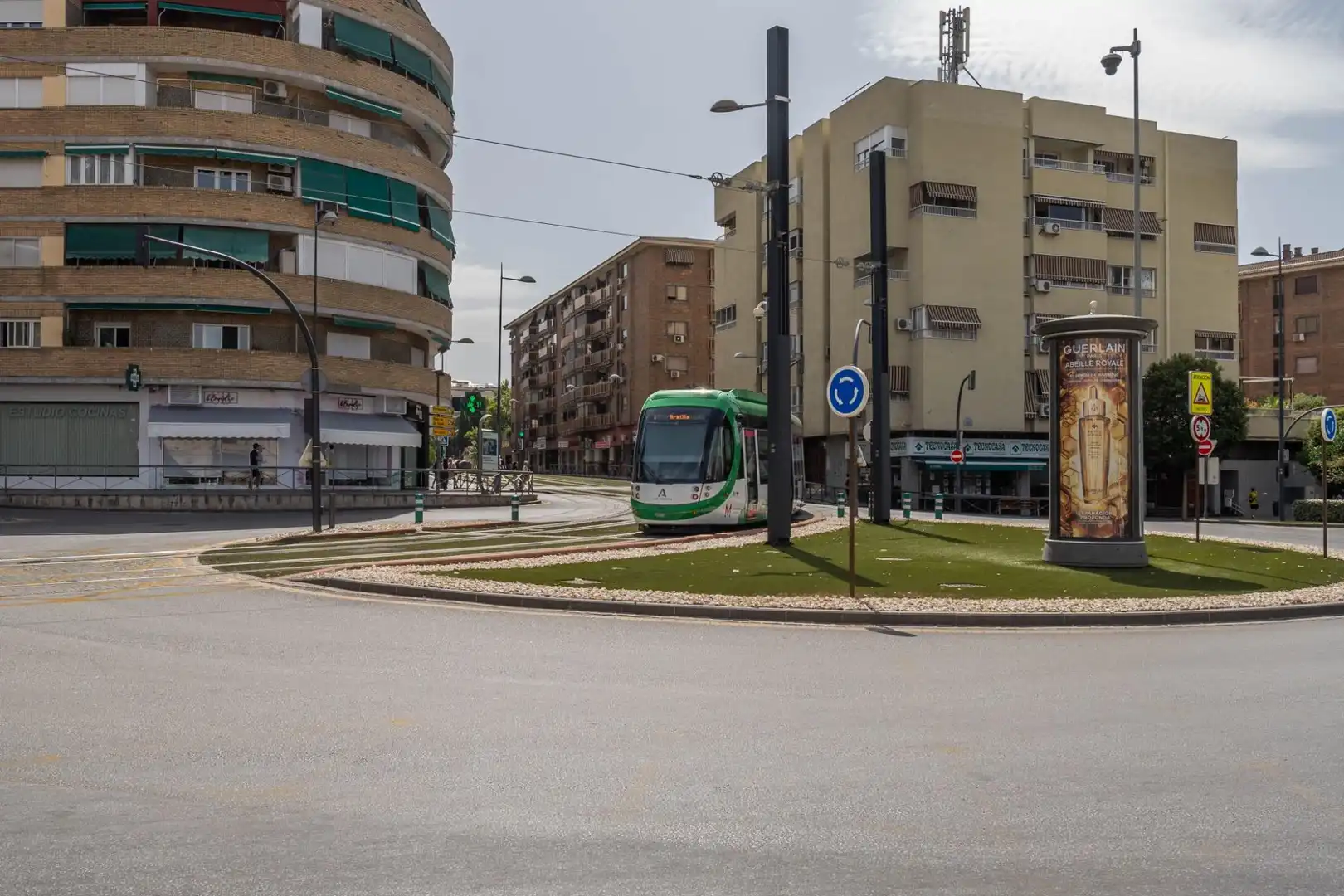 Vista exterior de Apartament en venda en Granada amb Aire condicionat i Calefacció