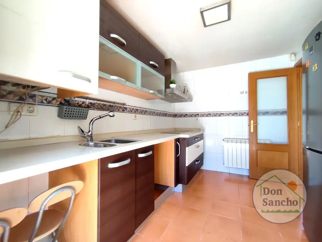 Cocina de Casa adosada en venta en Viana de Cega con Calefacción, Jardín privado y Terraza