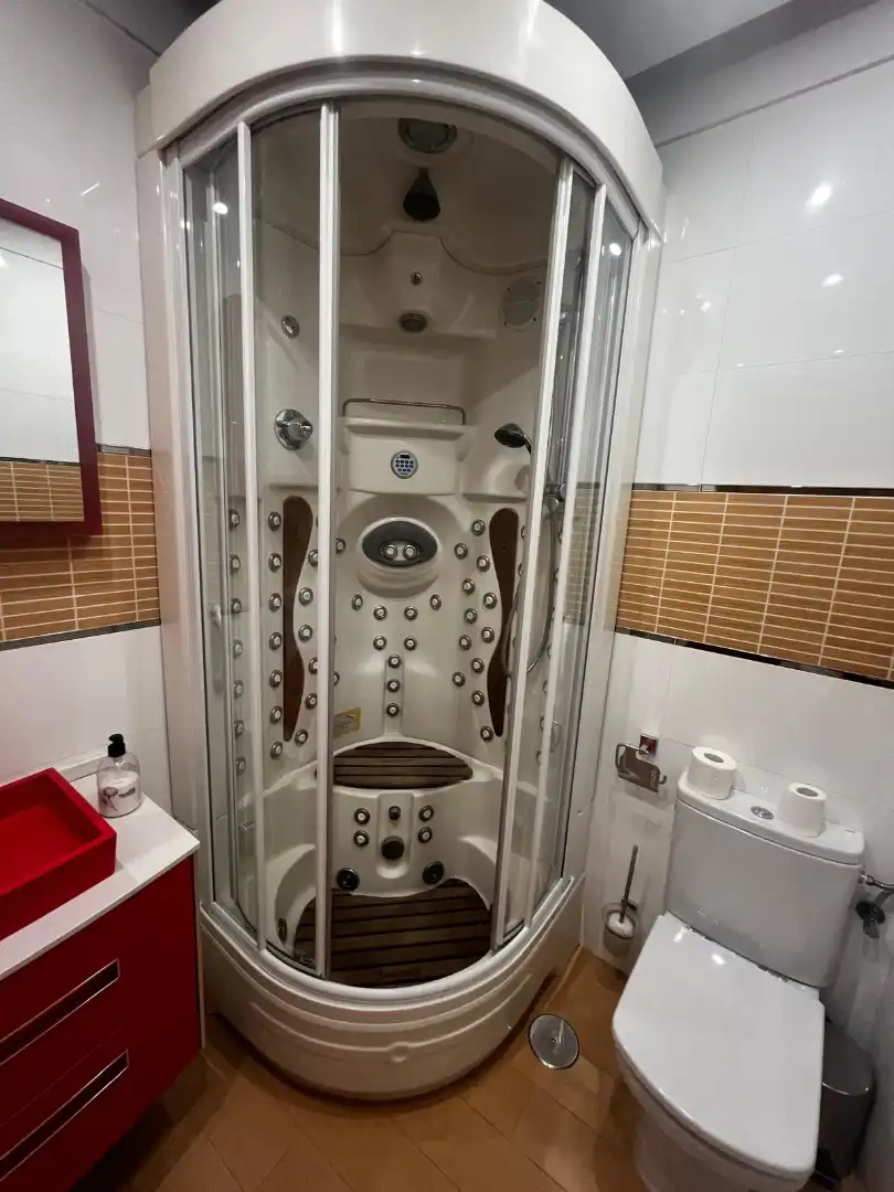 Badezimmer von Wohnung zur Miete in Granada mit Klimaanlage, Heizung und Parkett