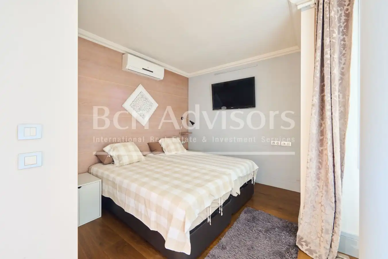 Bedroom of Attic for sale in Barcelona  with Air Conditioner, Heating and Parquet flooring