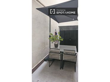 Flat with balcony to rent in Chamberí