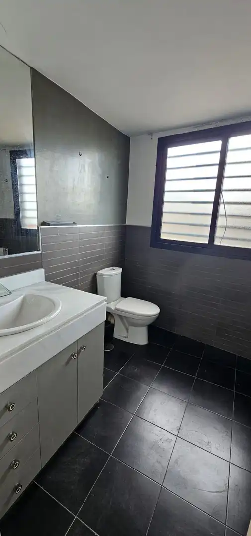 Baño de Piso en venta en Velilla de San Antonio con Aire acondicionado, Terraza y Trastero