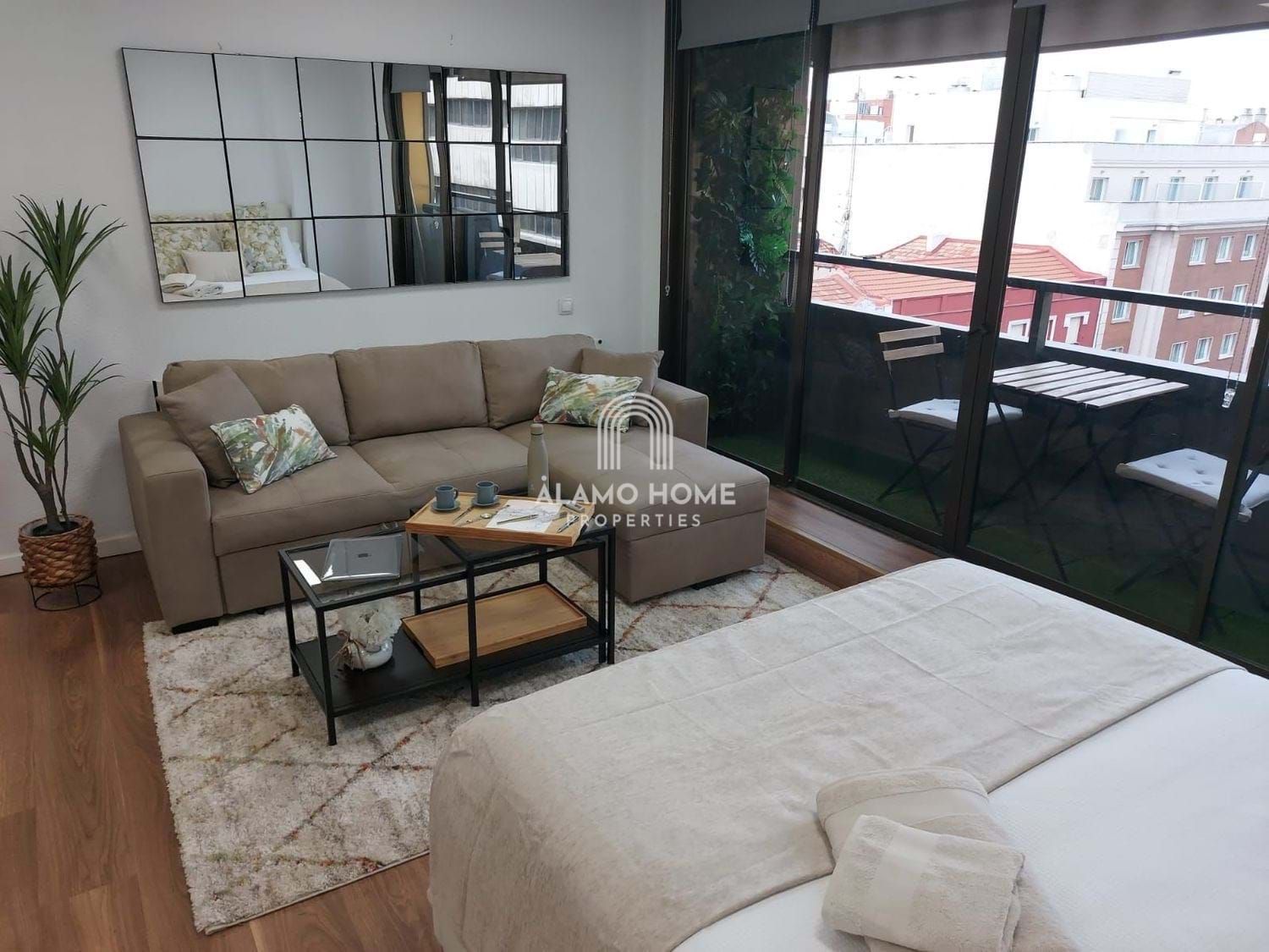 Living room of Study to rent in  Madrid Capital  with Air Conditioner, Heating and Terrace