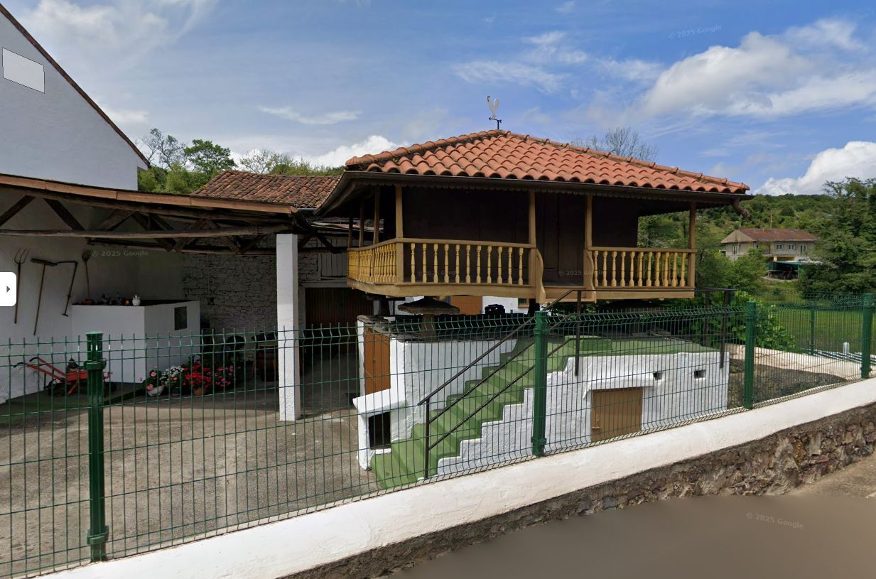 Vista exterior de Casa o xalet en venda en Carreño amb Calefacció, Jardí privat i Parquet