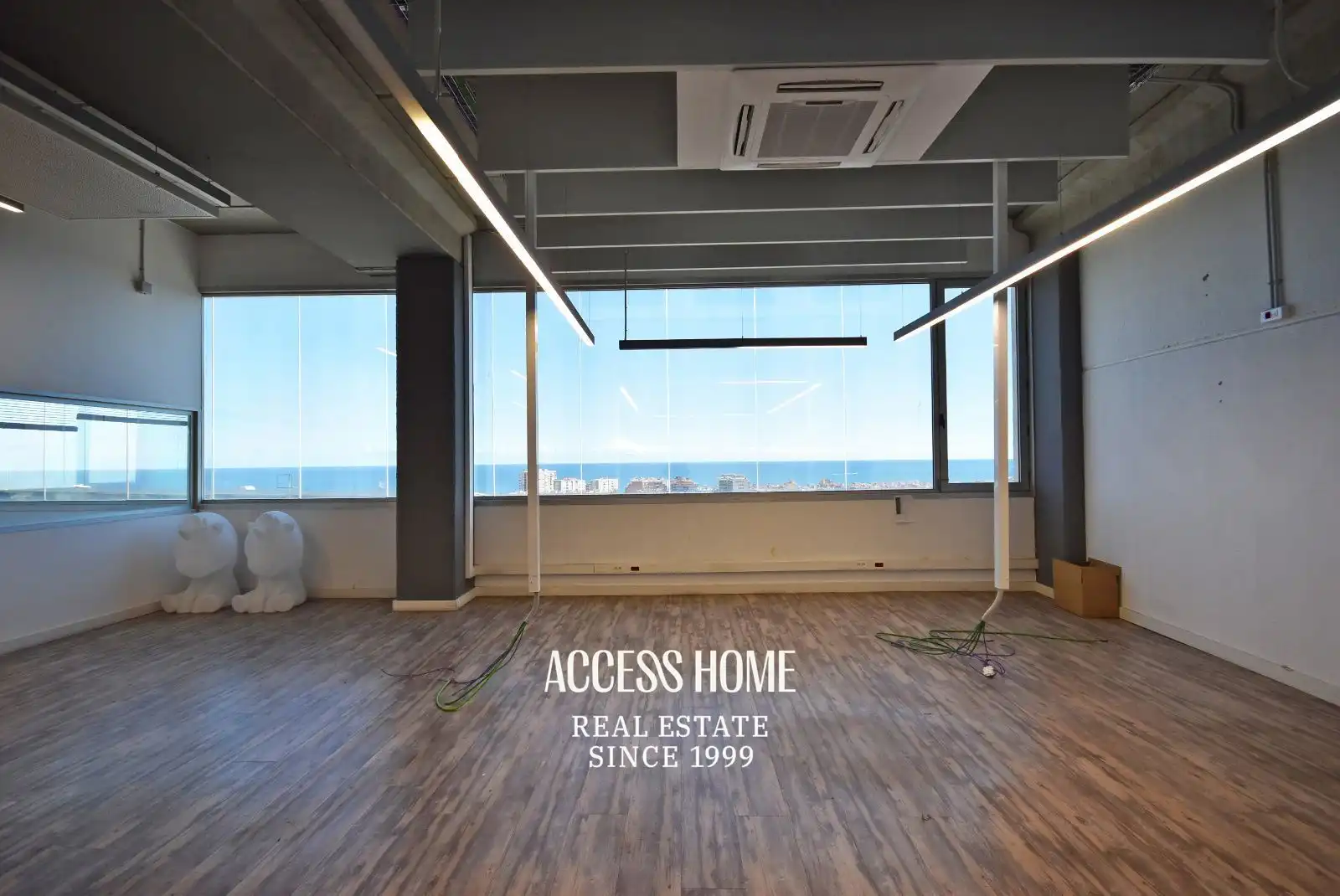 Office for sale in Badalona  with Air Conditioner and Heating
