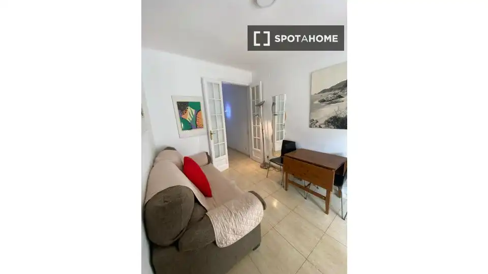 Flat with terrace to rent in Eixample