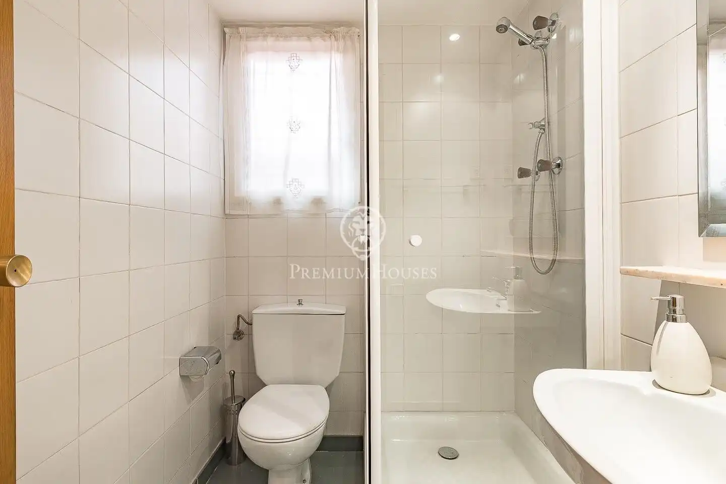 Baño de Piso en venta en Barcelona con Calefacción y Terraza