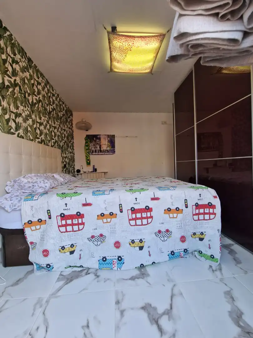 Habitación de Piso en venta en Badalona con Trastero, Horno y Balcón