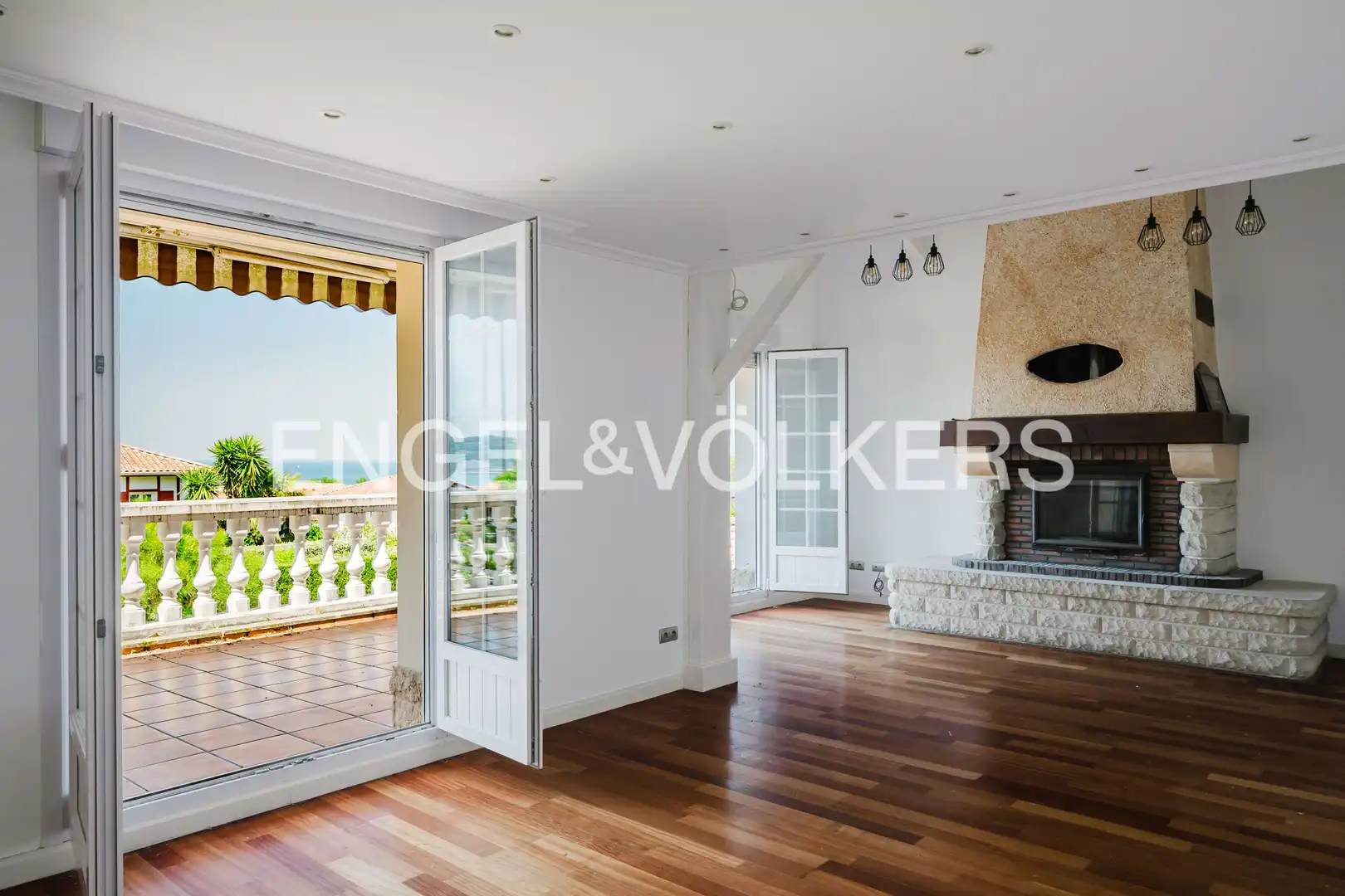 Sala de estar de Finca rústica en venta en Hendaye con Aire acondicionado, Calefacción y Jardín privado