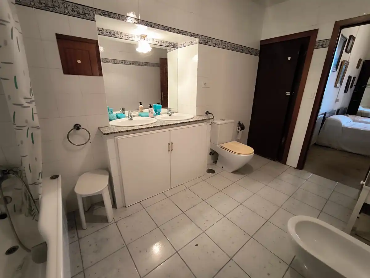 Baño de Casa o chalet en venta en Vilagarcía de Arousa con Calefacción, Jardín privado y Amueblado