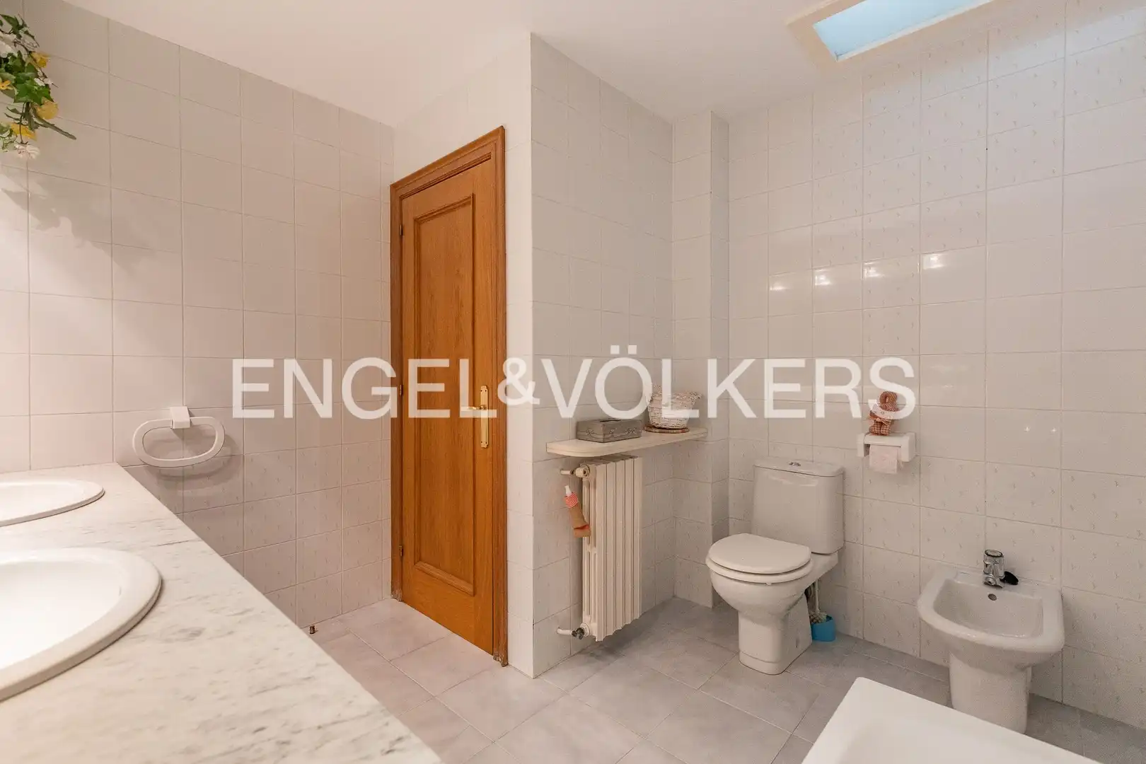 Bathroom of Houses for sale in Terrassa  with Air Conditioner, Heating and Private garden
