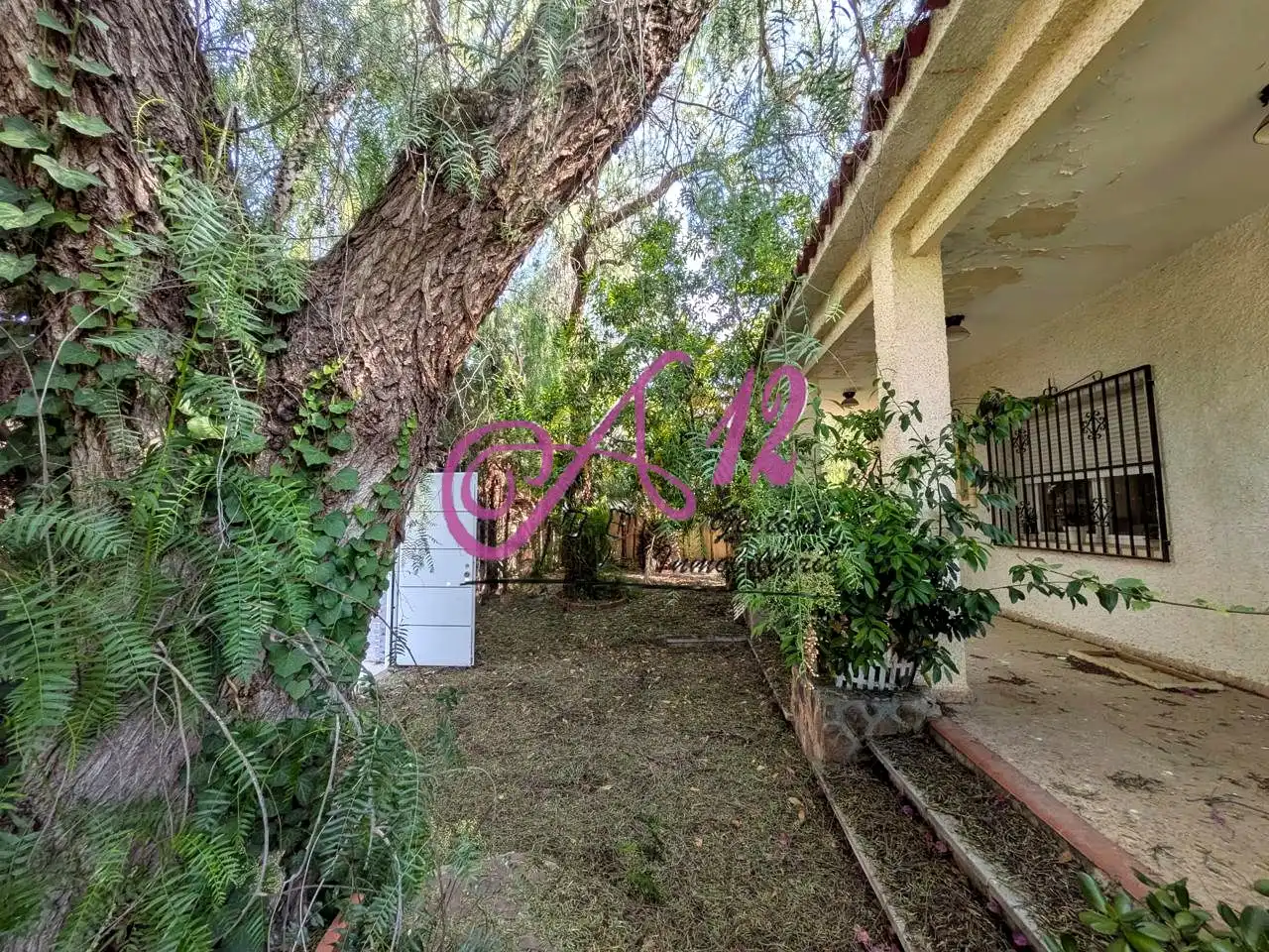Garden of Houses for sale in La Pobla de Vallbona  with Swimming Pool