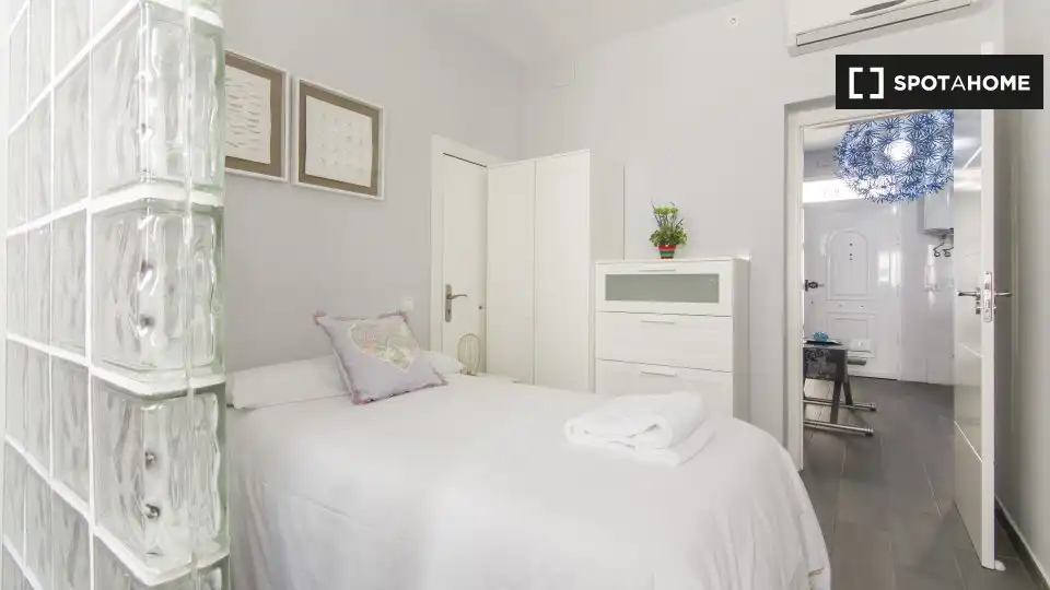 Habitación de Apartamento para compartir en Madrid con Aire acondicionado, Calefacción y Terraza