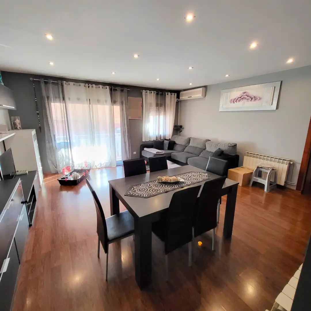 Living room of Flat for rent in Sabadell  with Air Conditioner, Heating and Parquet flooring
