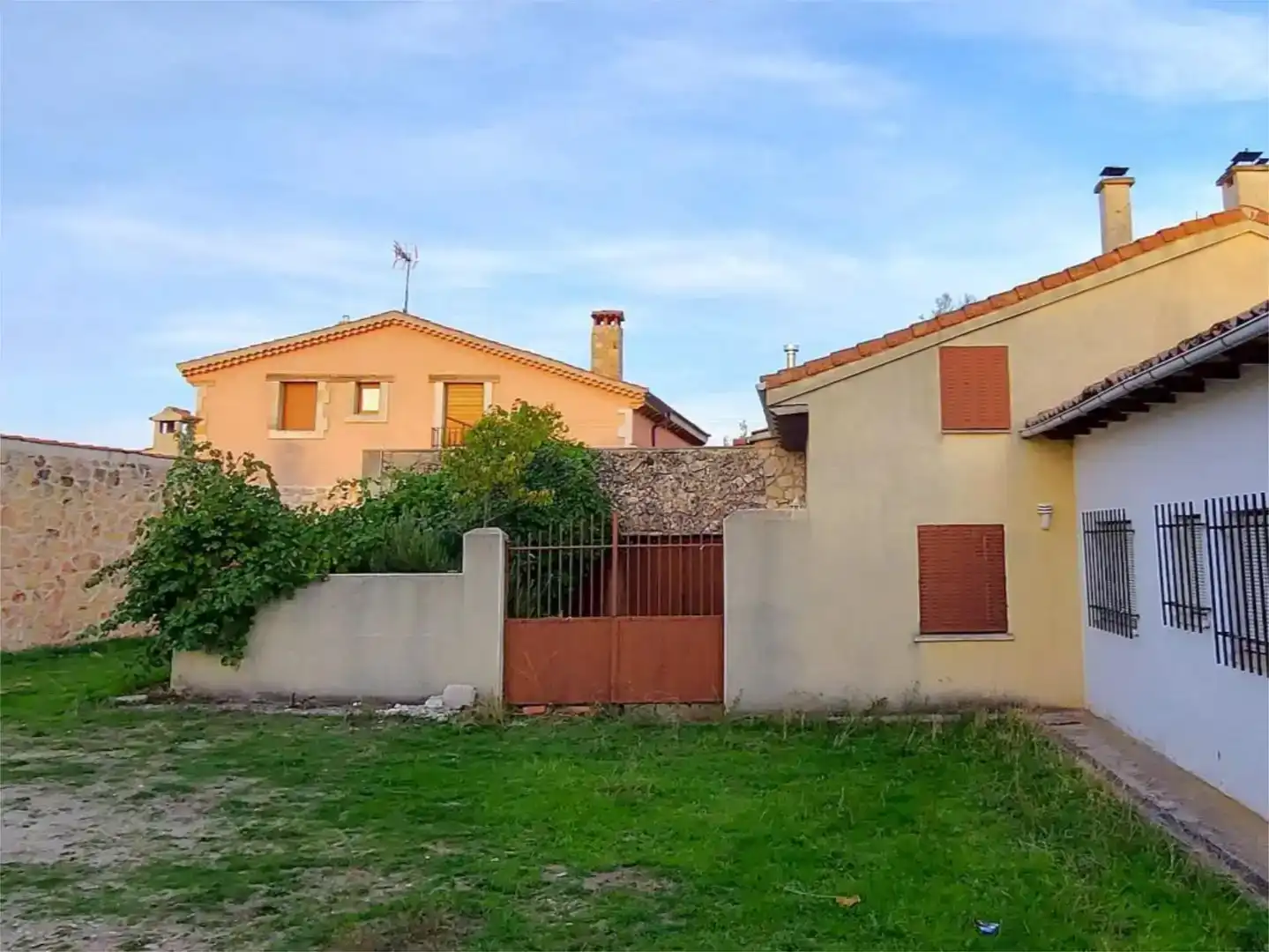Casa adosada en venda en Sepúlveda amb Jardí privat, Traster i Moblat