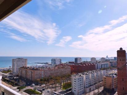 Exterior view of Flat for sale in  Barcelona Capital  with Air Conditioner, Heating and Terrace