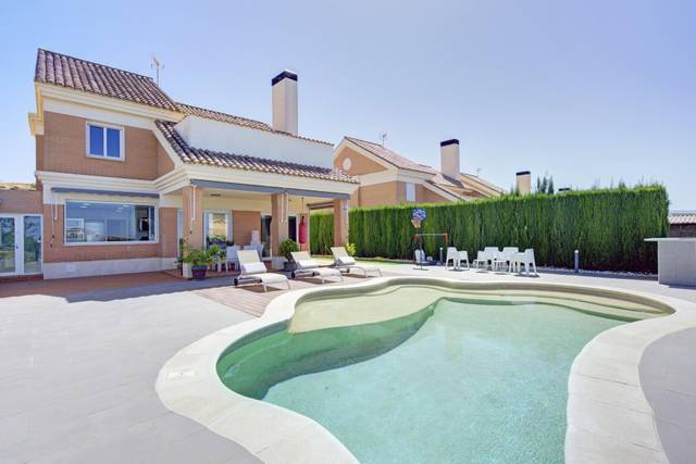 Casa-chalet en Venta en Avenida del Juncalillo, 12 en Villa de Otura