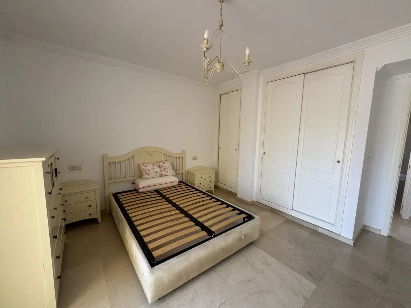 Habitación de Piso en venta en Marbella con Aire acondicionado, Terraza y Trastero
