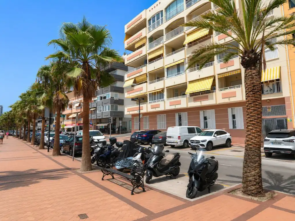 Exterior view of Flat for sale in Fuengirola  with Air Conditioner, Terrace and Furnished