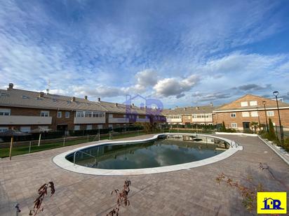 Piscina de Casa adosada en venda en Arcas del Villar amb Calefacció, Traster i Piscina