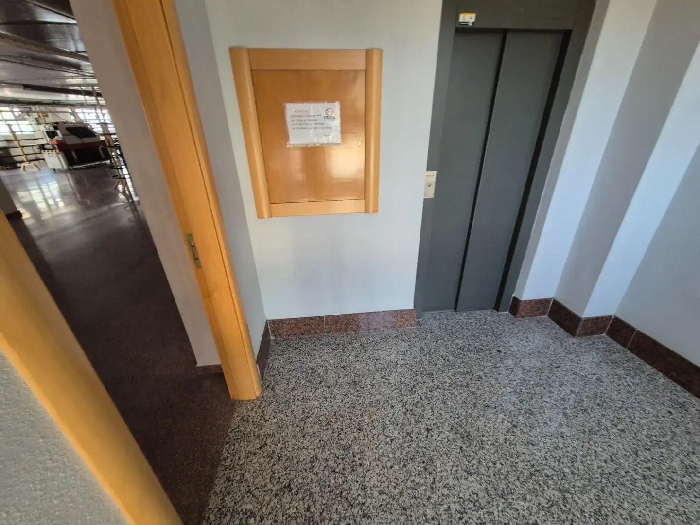 Fabrikhallen zur Miete in Elda
