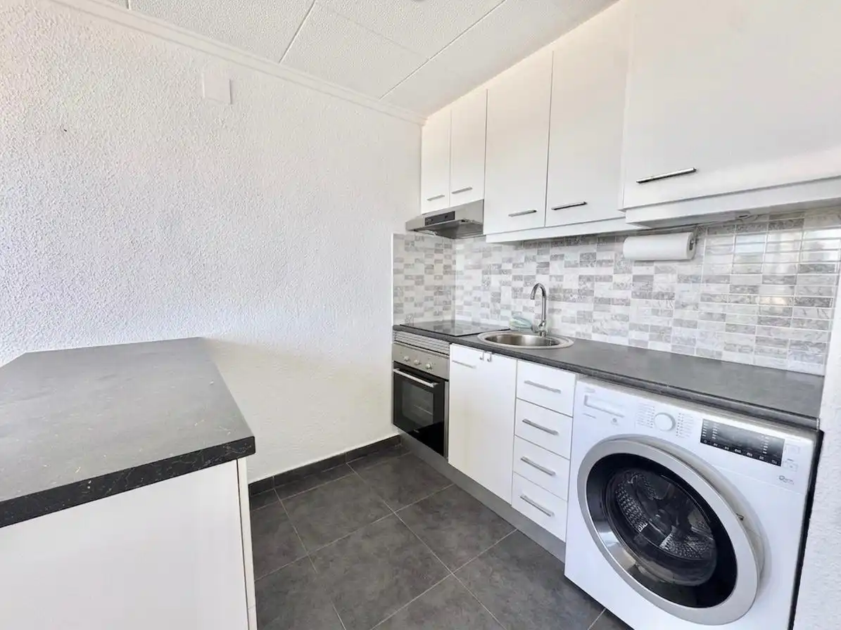 Küche von Wohnung zur Miete in Torrevieja mit Möbliert, Waschmaschine und Mikrowelle
