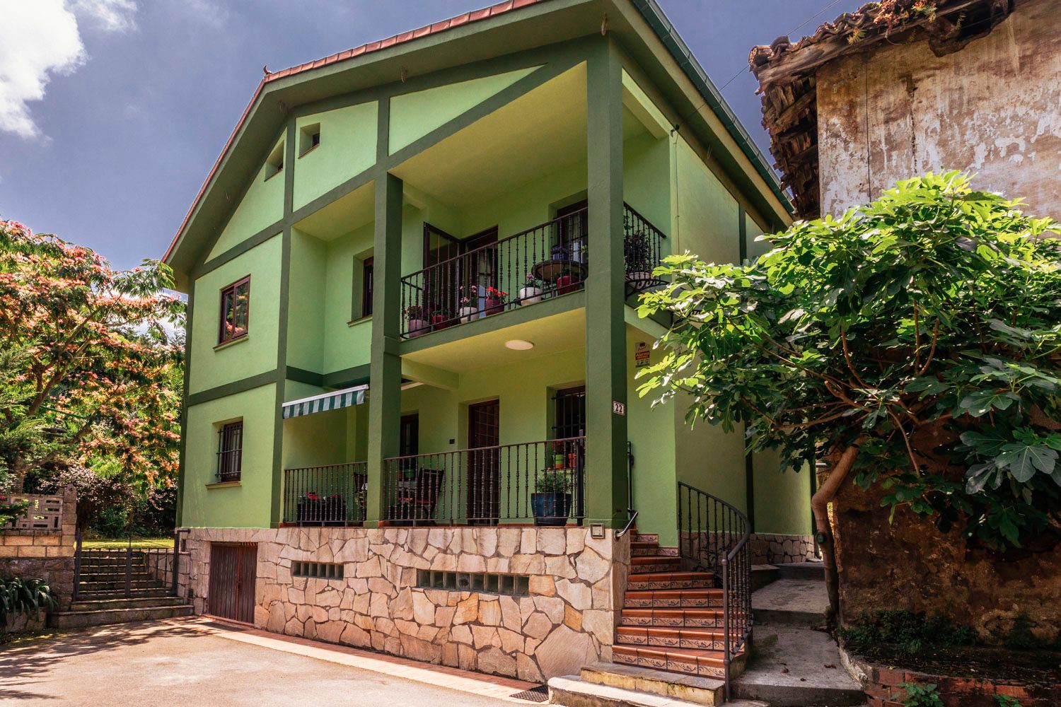 Vista exterior de Casa o xalet en venda en Abanto y Ciérvana-Abanto Zierbena amb Calefacció, Traster i Balcó