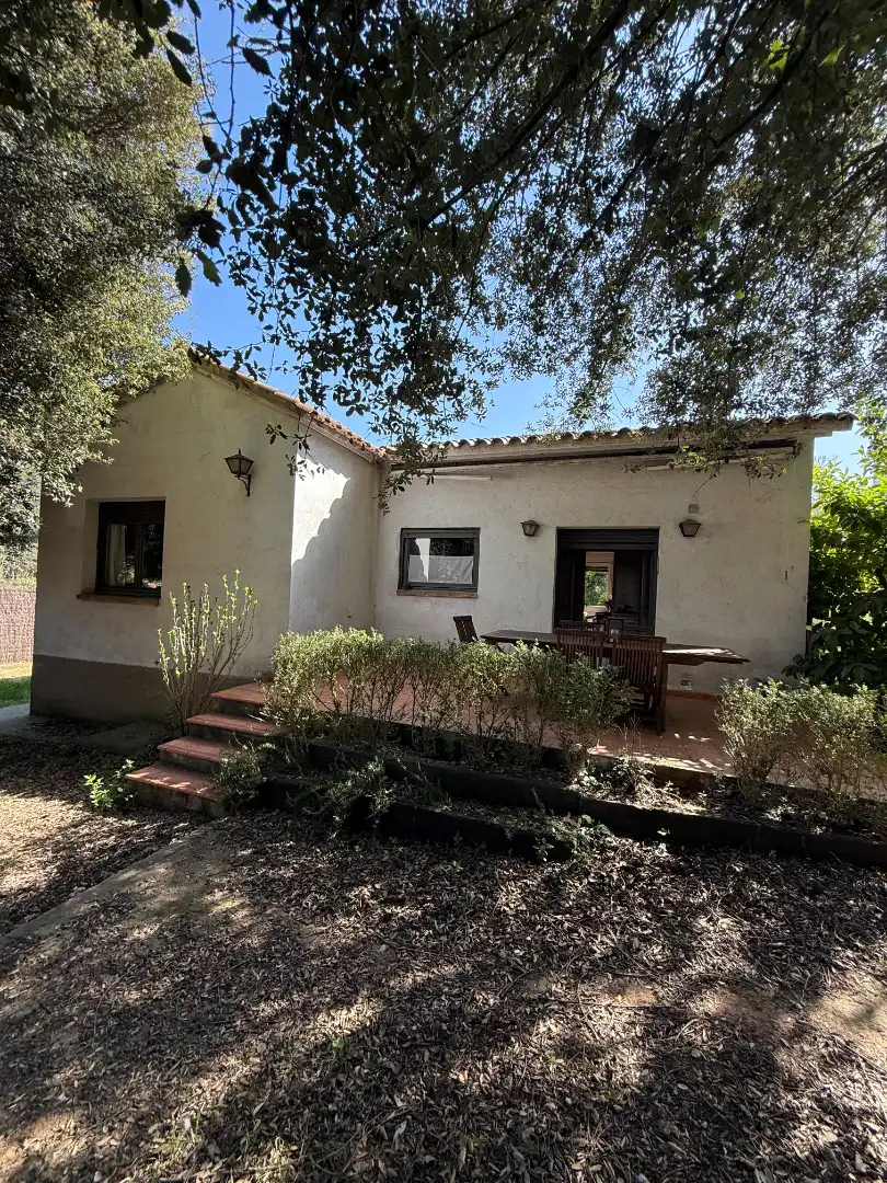 Außenansicht von Haus oder Chalet zum Verkauf in Sant Cugat del Vallès mit Privatgarten und Abstellraum