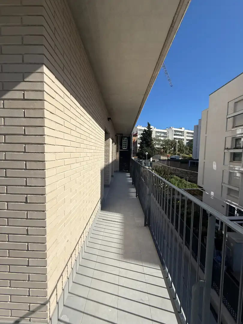Exterior view of Flat for rent in Tiana  with Air Conditioner, Heating and Oven