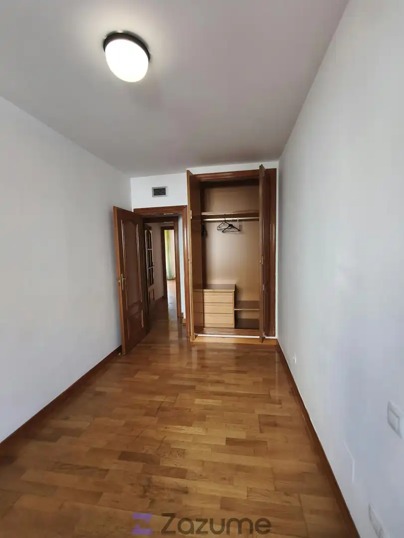 Schlafzimmer von Wohnungen zur Miete in Madrid mit Klimaanlage, Heizung und Privatgarten
