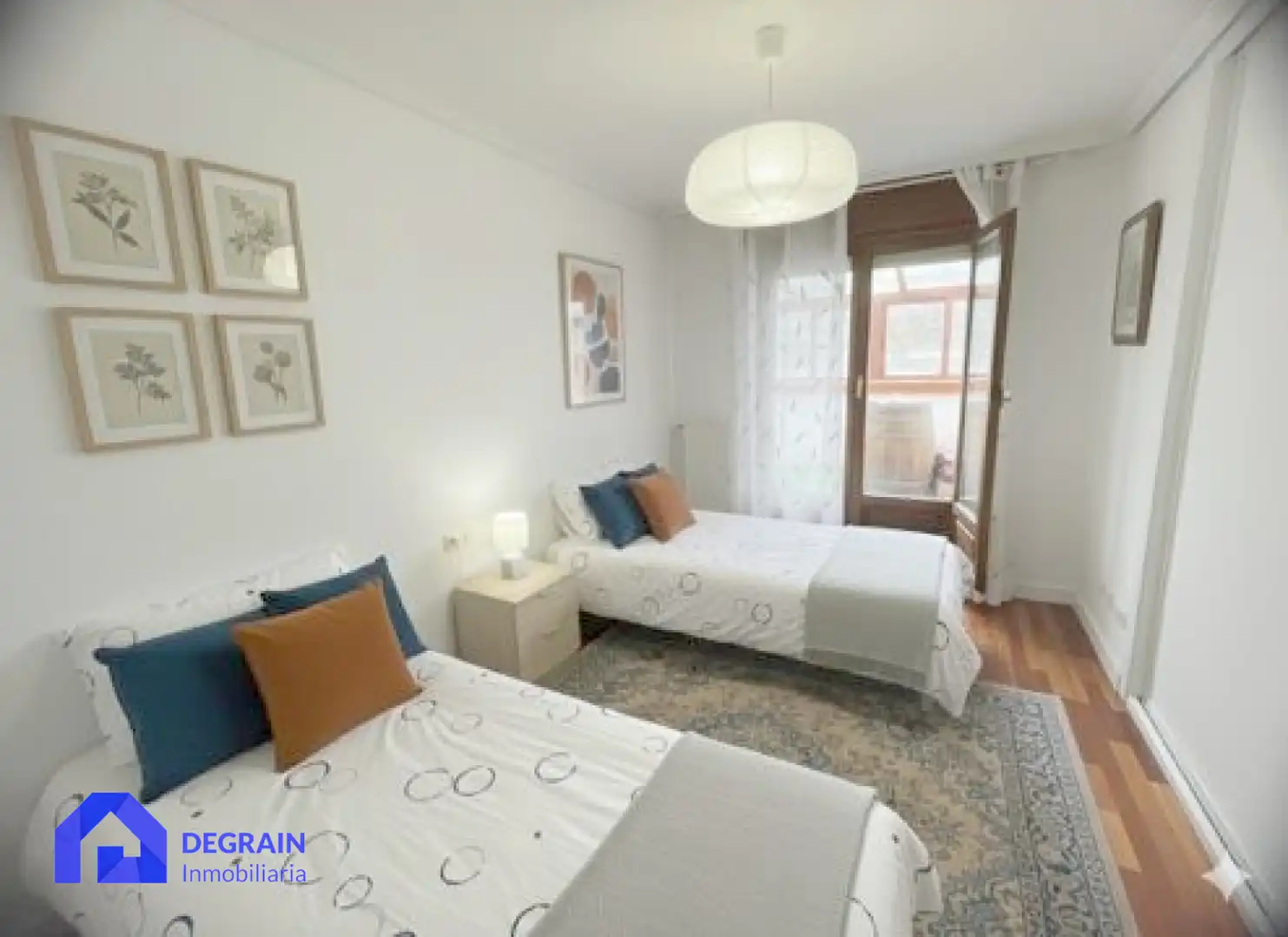 Habitación de Ático en venta en Oviedo  con Calefacción, Parquet y Terraza