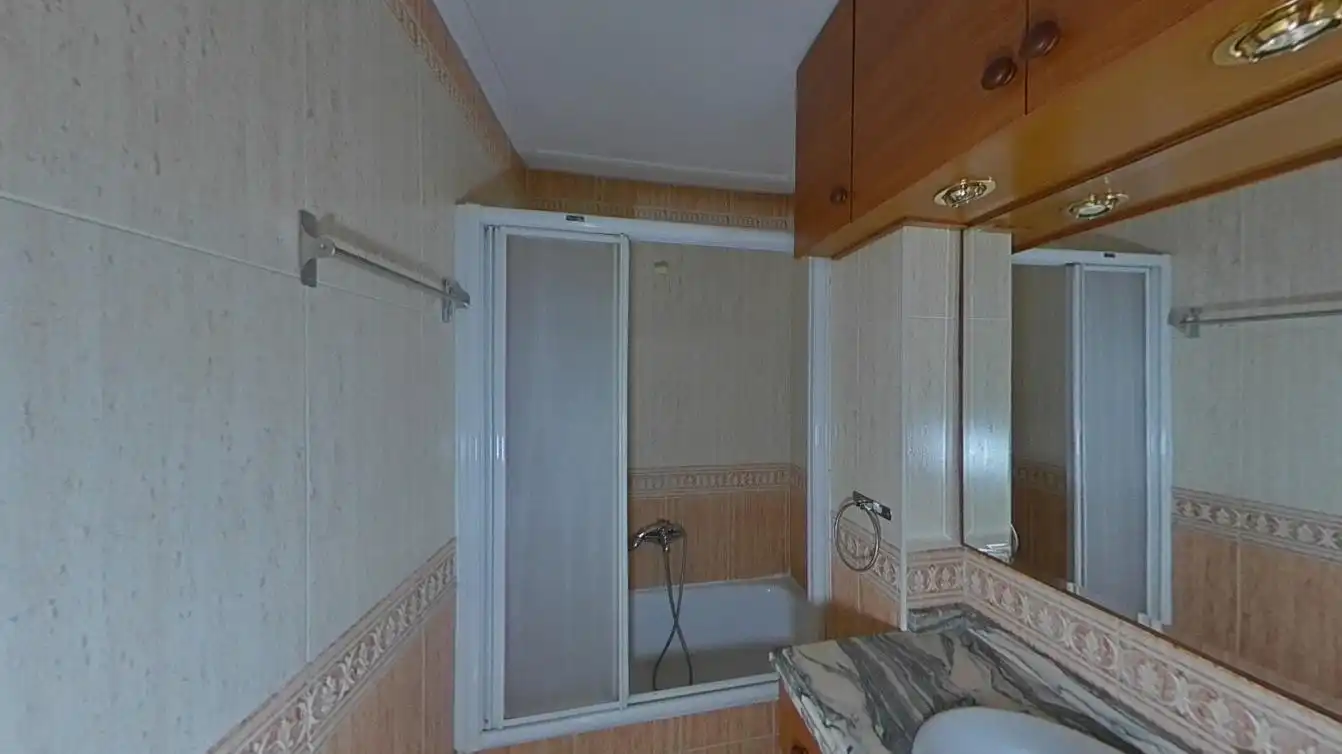 Baño de Piso en venta en Villena