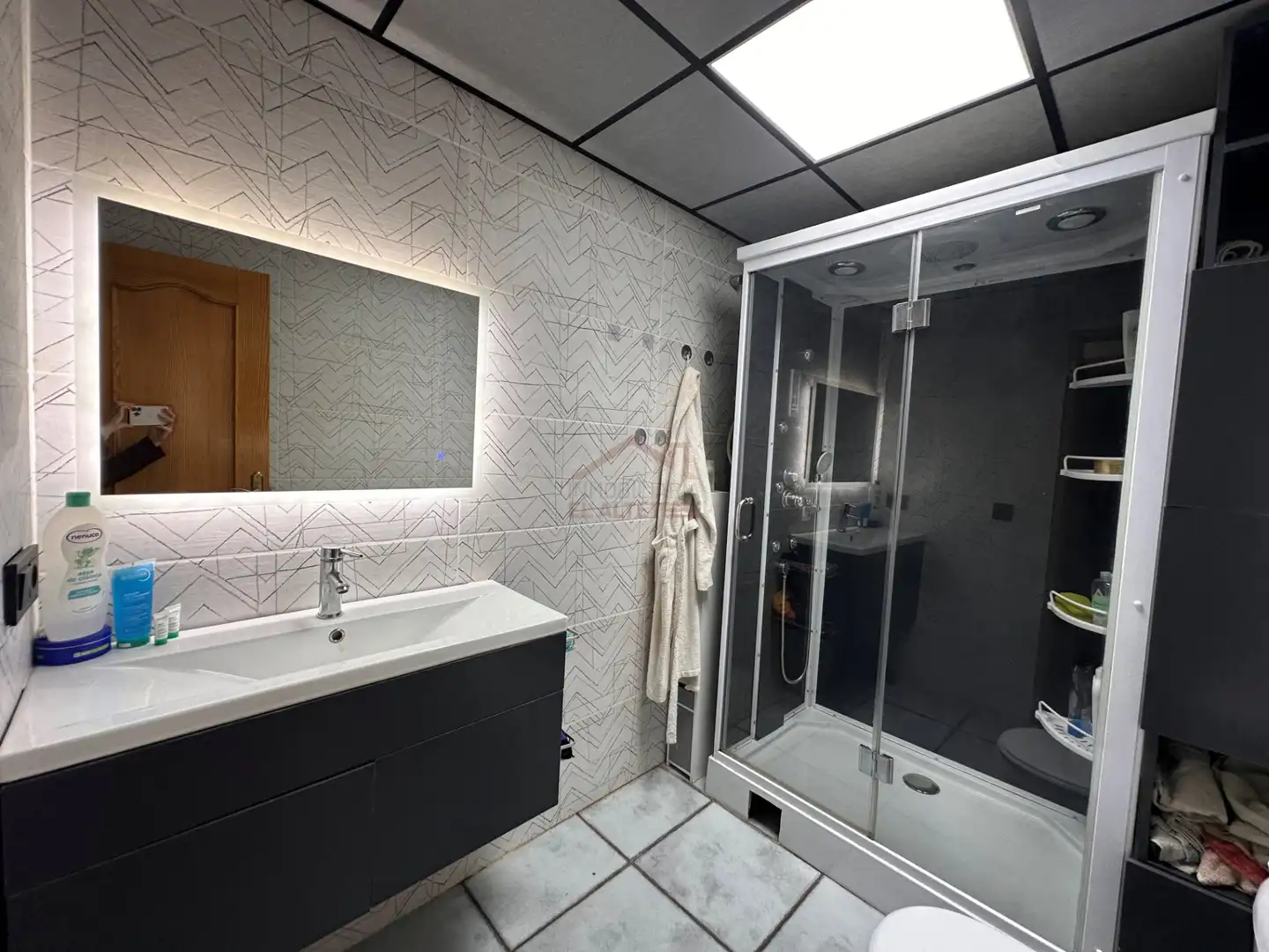 Badezimmer von Maisonette zum Verkauf in Elche / Elx mit Klimaanlage, Terrasse und Abstellraum