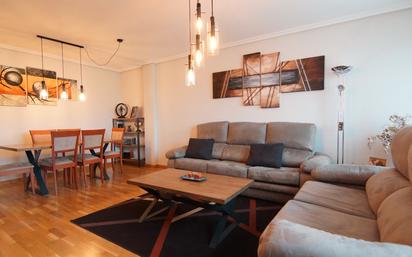 Living room of Flat for sale in Zamora Capital   with Heating, Parquet flooring and Storage room