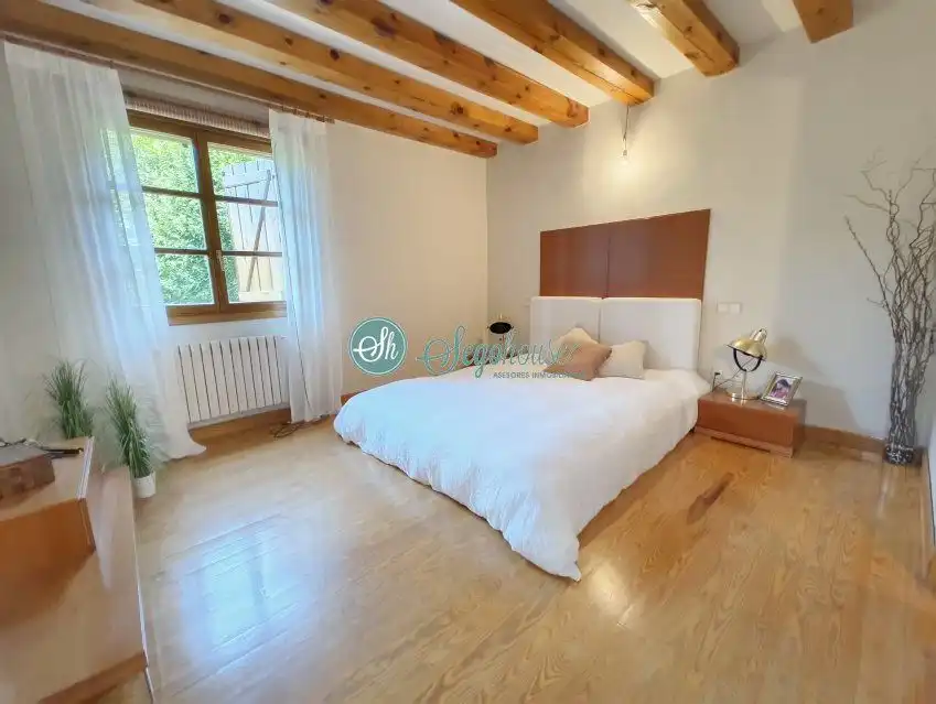 Habitación de Casa o chalet en venta en Palazuelos de Eresma con Calefacción, Terraza y Amueblado