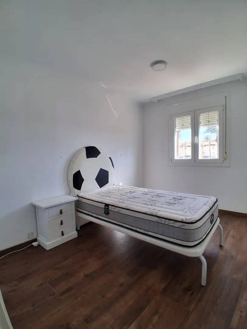 Schlafzimmer von Einfamilien-Reihenhaus zum Verkauf in Roquetas de Mar
