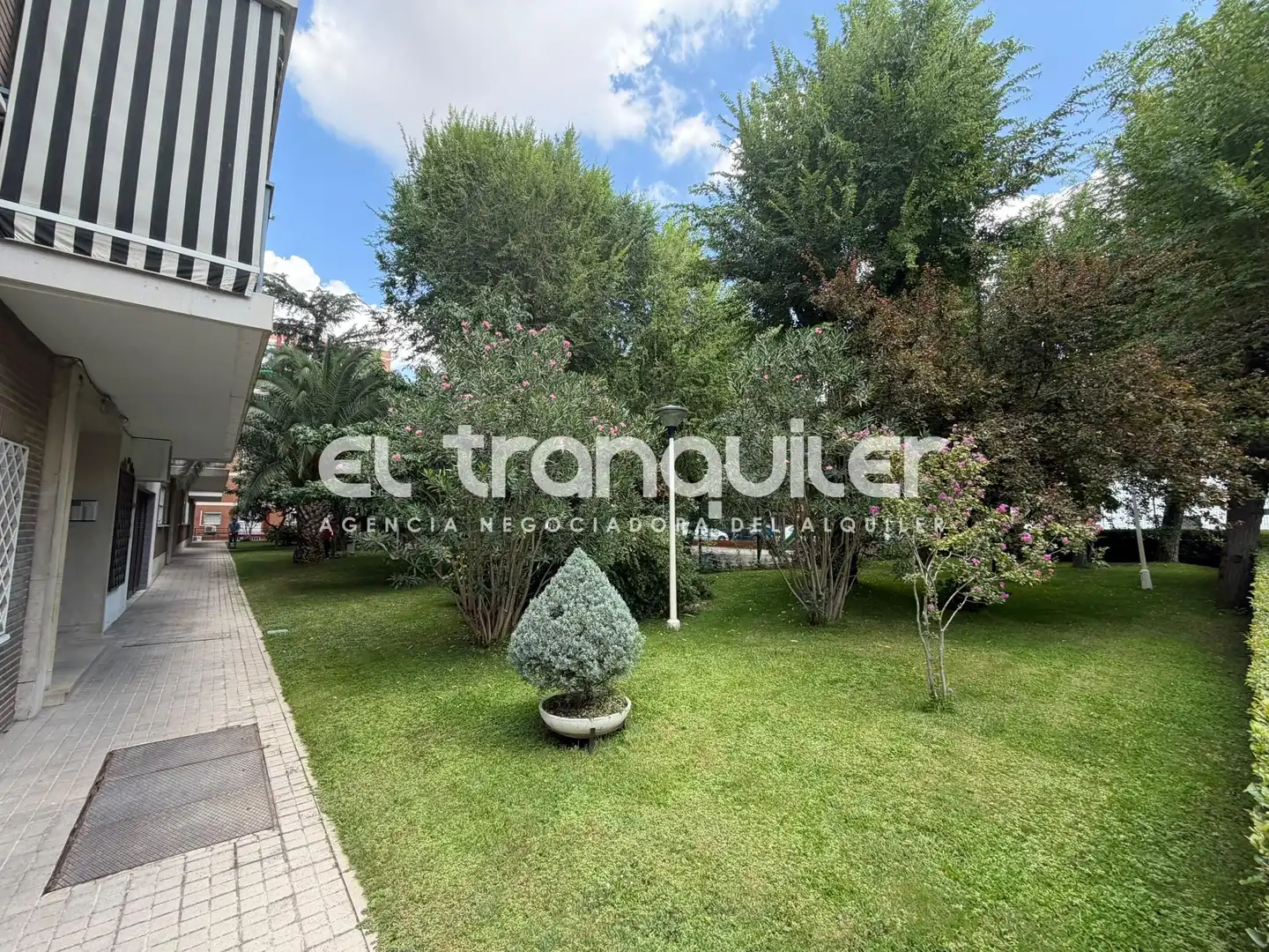 Flat for rent in Madrid  with Air Conditioner, Parquet flooring and Terrace