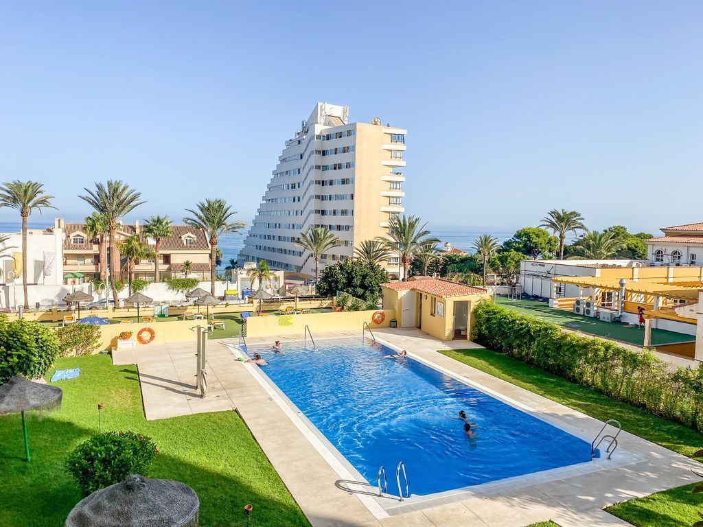 Swimming pool of Apartment for sale in Benalmádena  with Air Conditioner, Terrace and Community pool