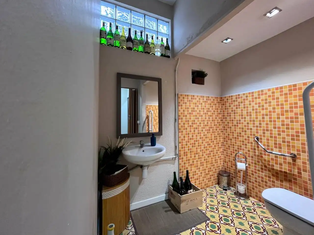 Badezimmer von Geschaftsraum zur Miete in Sant Sadurní d'Anoia mit Klimaanlage